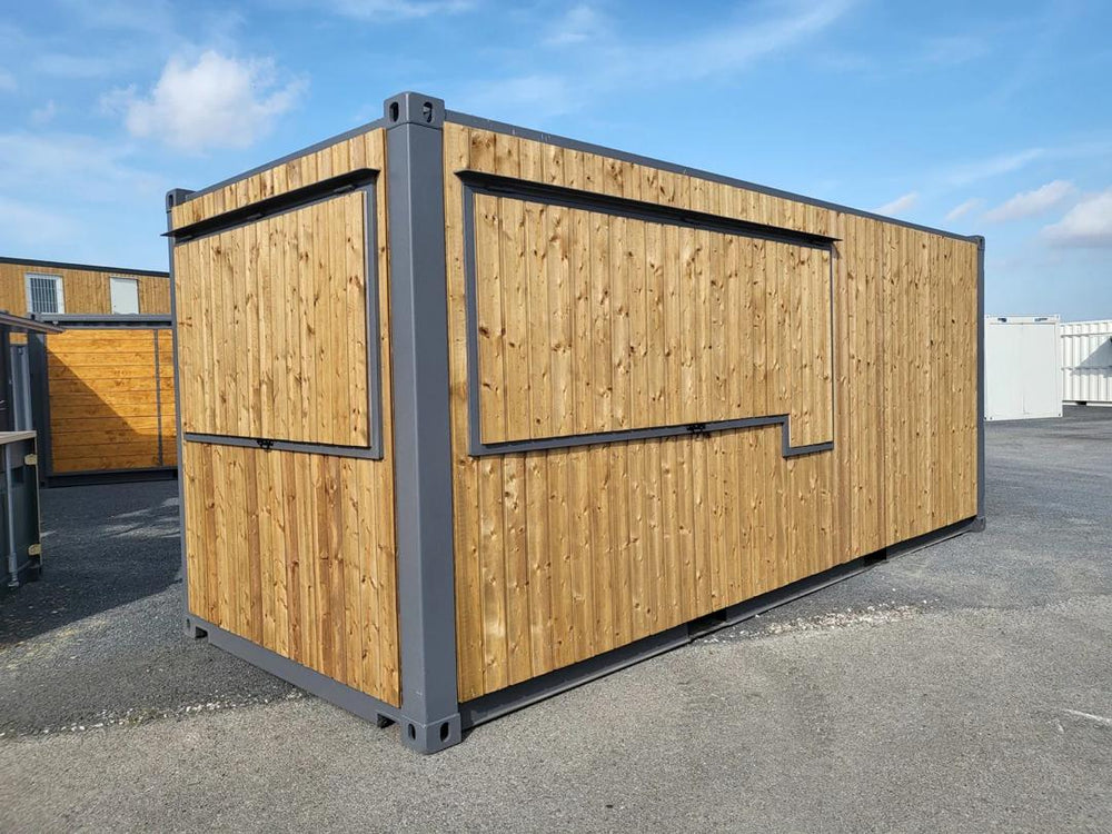 Container Bar Mobile 20 Piedi 15mq con Rivestimento in Legno e Apertura a Ribalta