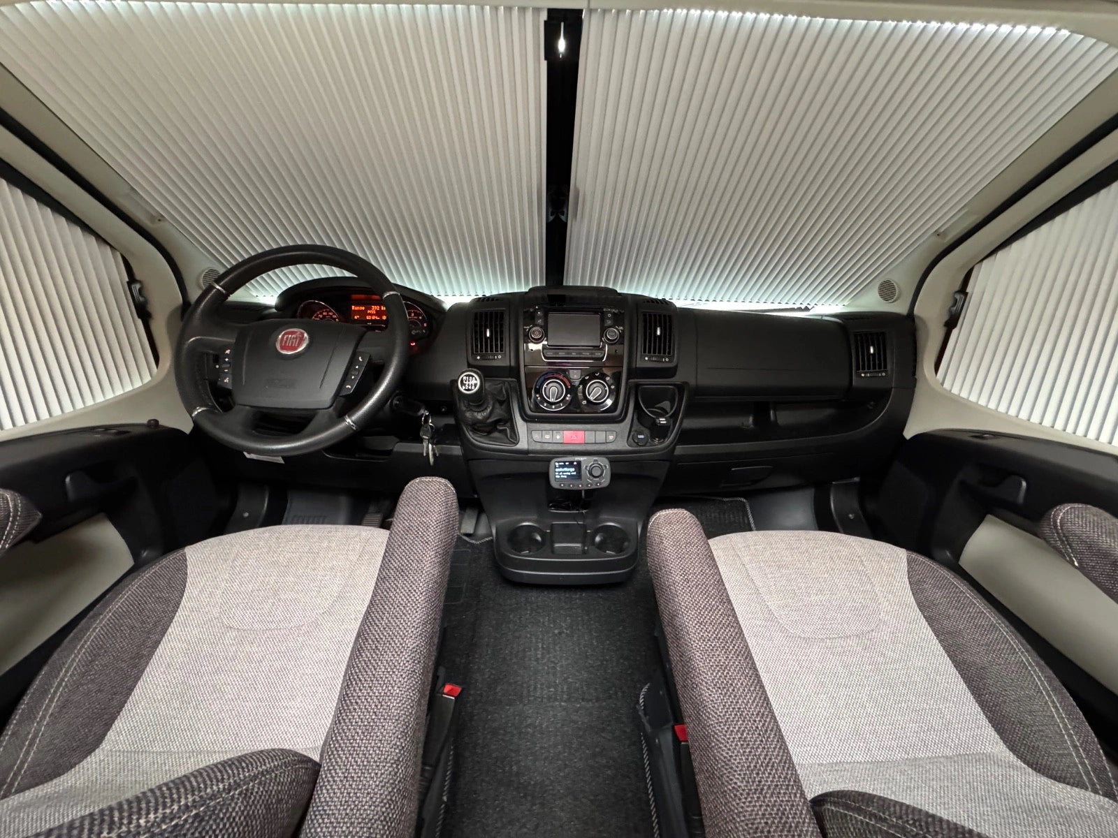 KNAUS BOXTAR FAMILY 600 - 04 POSTI LETTO