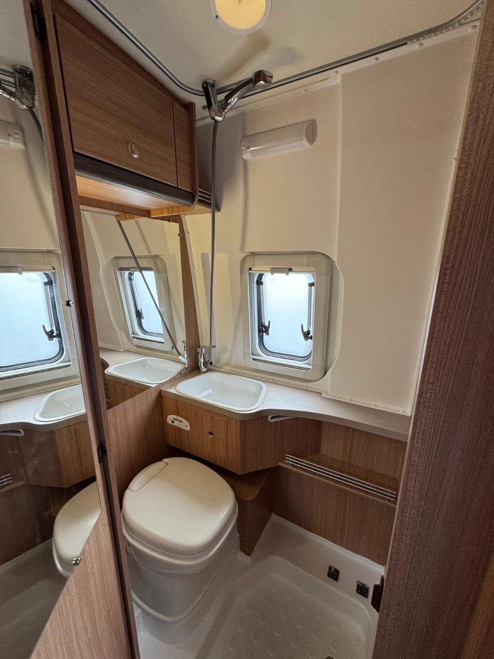 KNAUS BOXTAR FAMILY 600 - 04 POSTI LETTO